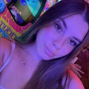 Meet your Posher, Emilia